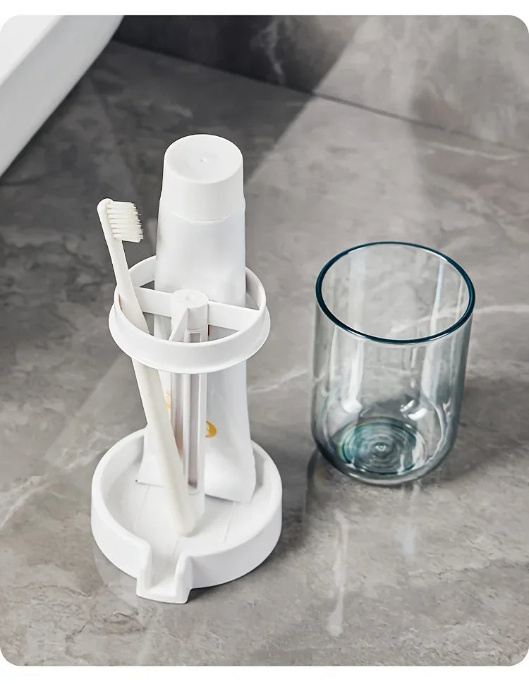 Toothbrush holder with dust cover